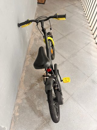 Bici infantil BTWIN negra y amarilla