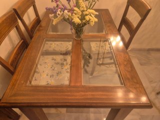 UrGE mesa de comedor de roble y 4 sillas