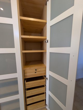 Armario ropero de madera y cristal