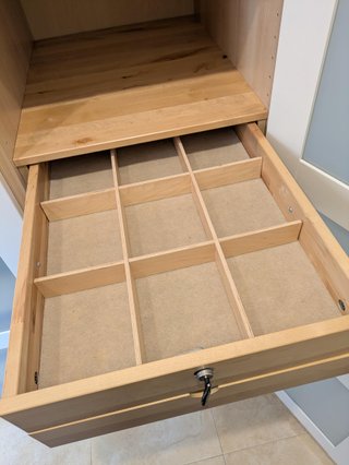 Armario ropero de madera y cristal