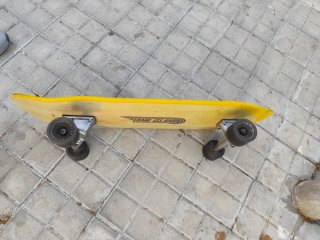 Monopatín Long Island madera y amarillo