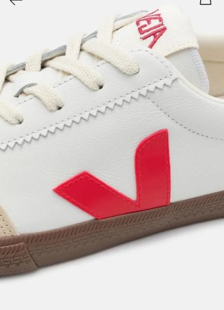 Zapatillas Veja Blancas y Rojas
