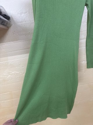 Nuovo vestito verde a coste scollo V