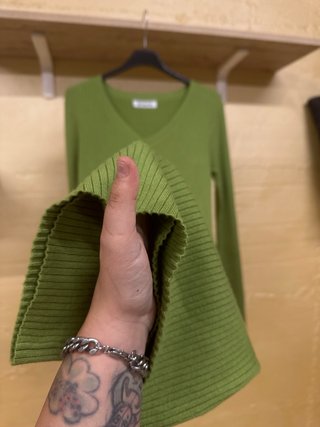 Nuovo vestito verde a coste scollo V