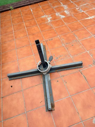 Base para sombrilla de color gris