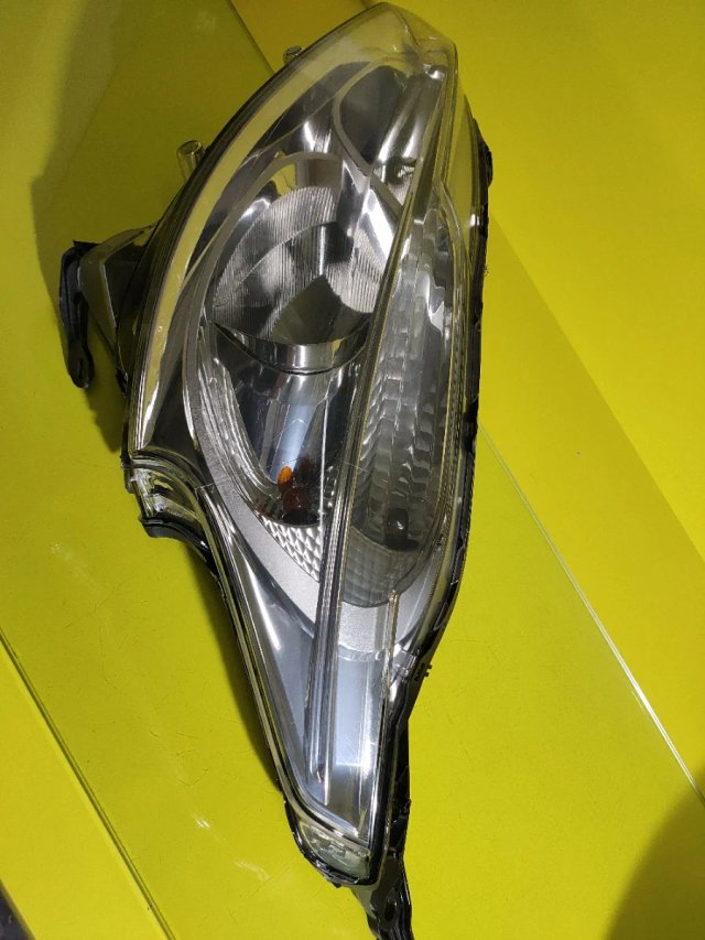 Faro Izquierdo Peugeot 208