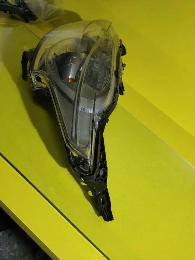 Faro Izquierdo Peugeot 208