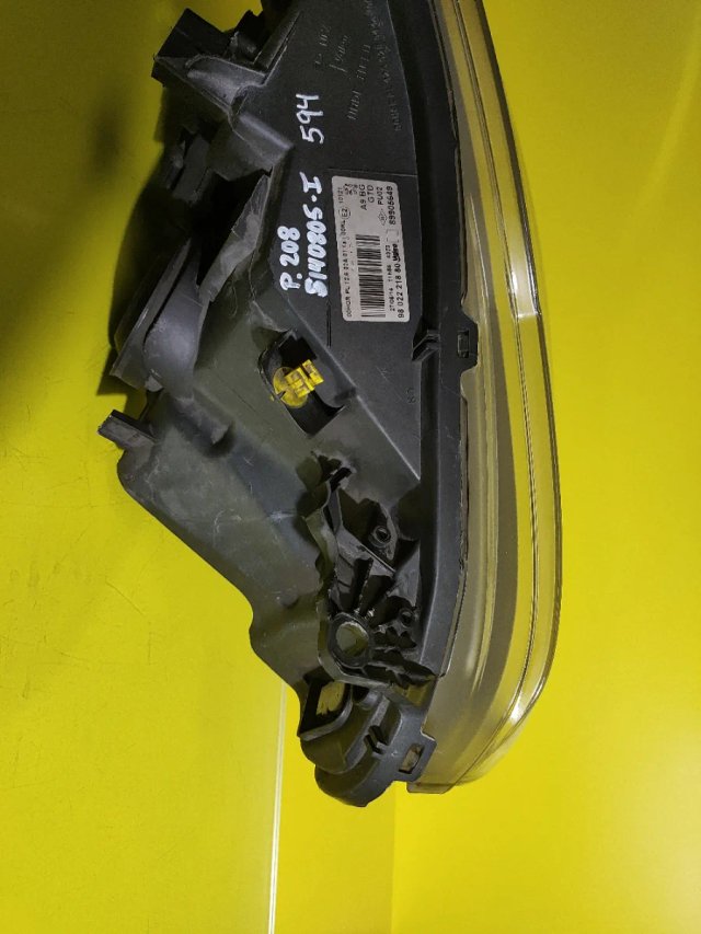 Faro Izquierdo Peugeot 208