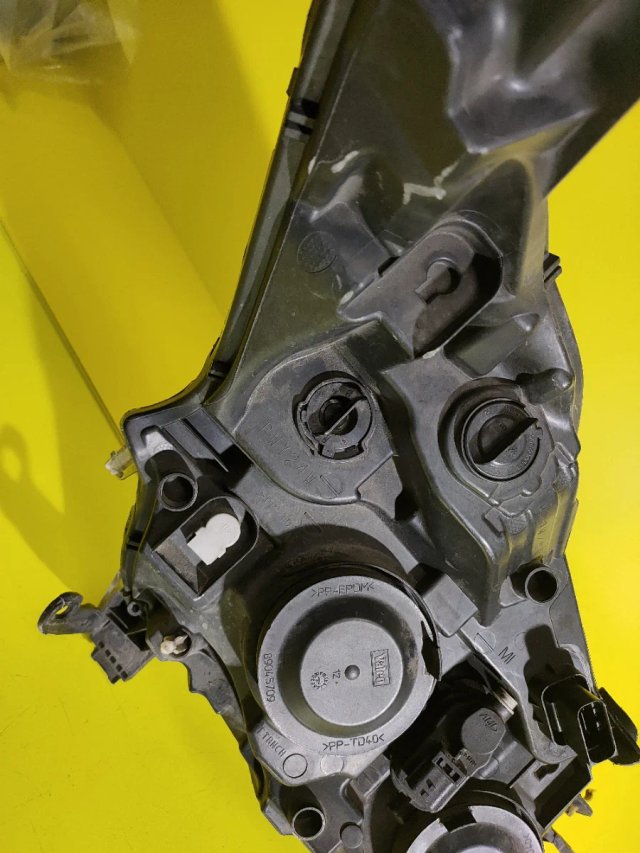 Faro Izquierdo Peugeot 208