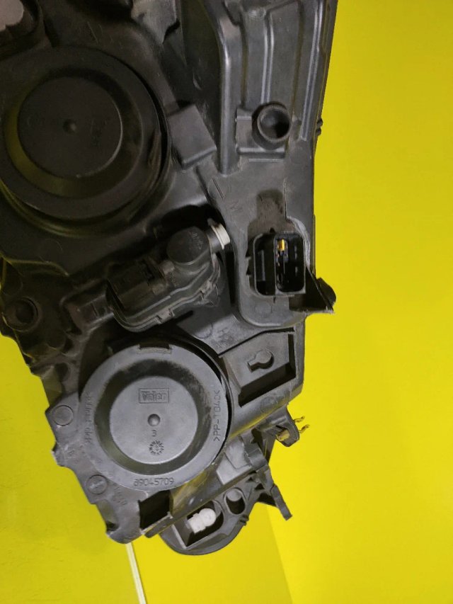 Faro Izquierdo Peugeot 208