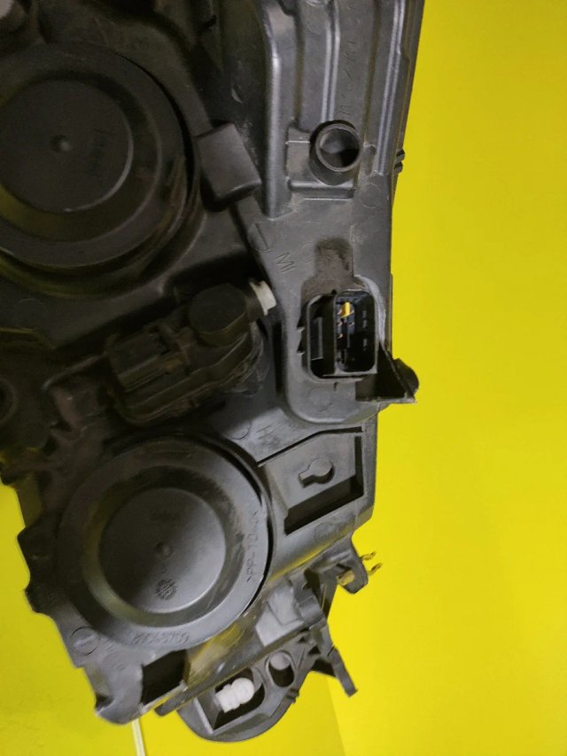 Faro Izquierdo Peugeot 208