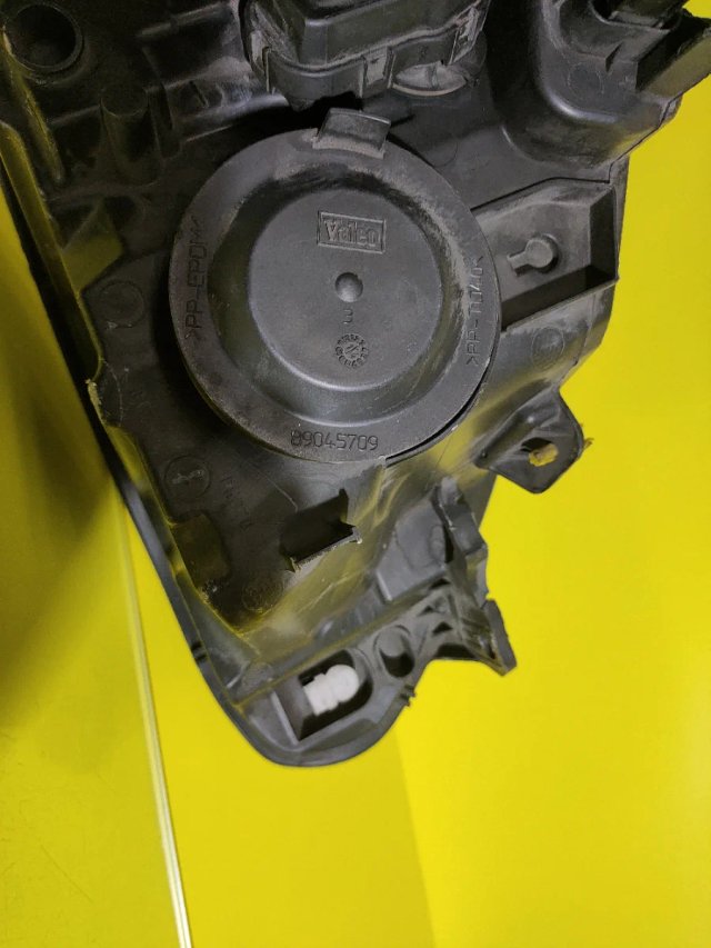 Faro Izquierdo Peugeot 208