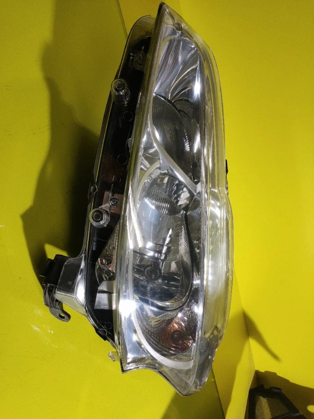 Faro Izquierdo Peugeot 208