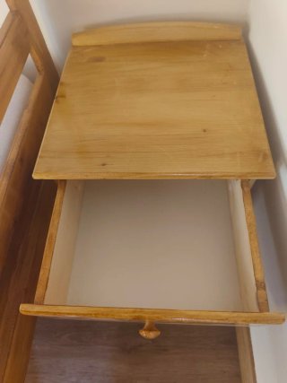 2 Mesitas de noche de madera