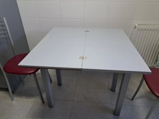 Mesa cocina cristal roja + 2 sillas