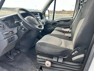 IVECO DAILY 70C17 Camion Furgon + puerta elevadora