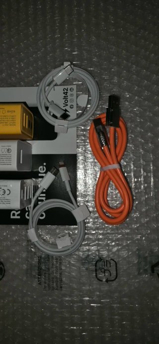 Lotto 3 Caricabatterie Smartphone Assortiti