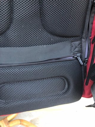 Mochila XDDESIGN antirrobo negra y roja