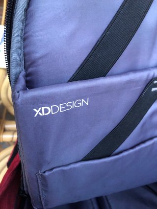 Mochila XDDESIGN antirrobo negra y roja