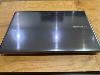 Portátil Samsung Series 5 550P i7 8GB RAM JBL