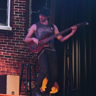Clases de guitarra y bajo online y en persona