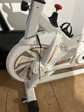 Bicicleta de ejercicio blanca