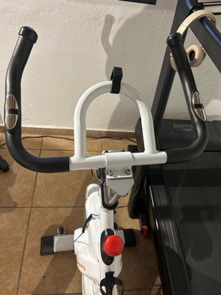 Bicicleta de ejercicio blanca