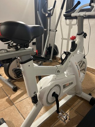 Bicicleta de ejercicio blanca