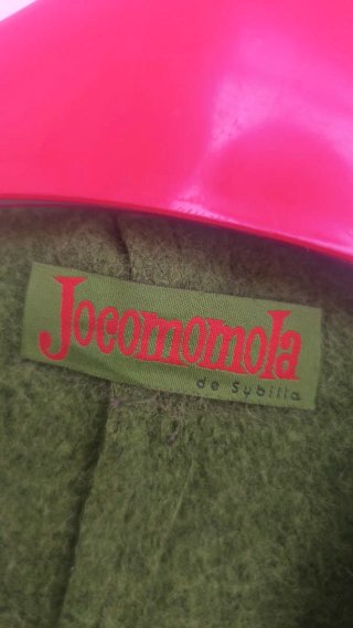 Abrigo de lana verde de la diseñadora Sybilla