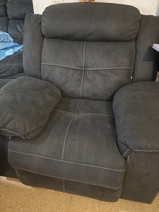 Sofá cama de tela gris oscuro