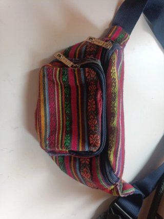 Riñonera multicolor con estampado étnico