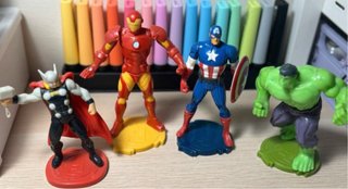 Sorprese Kinder Marvel Avengers Action Figures