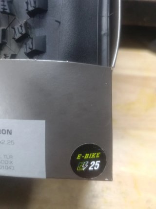 Cubierta Schwalbe Rocket Ron 27.5x2.25