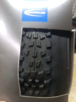 Cubierta Schwalbe Rocket Ron 27.5x2.25
