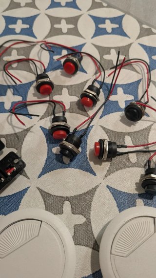 Pulsadores y salidas de audio para radio