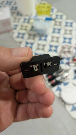 Pulsadores y salidas de audio para radio