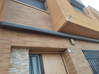 Toldo cofre domotico. Tela y brazos nuevos