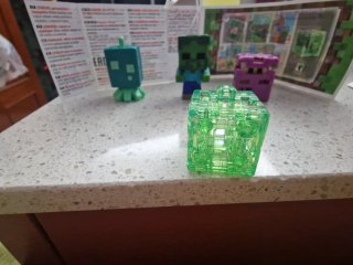 Minecraft Kinder Sorpresa Cubo Verde