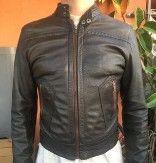 Cazadora ligera de piel marron oscuro
