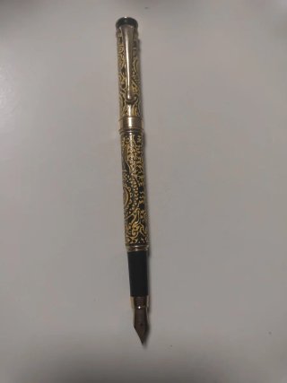 Pluma estilográfica decorada