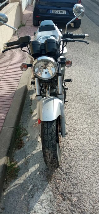 Moto 125cc Naked Manual Plata/Negra