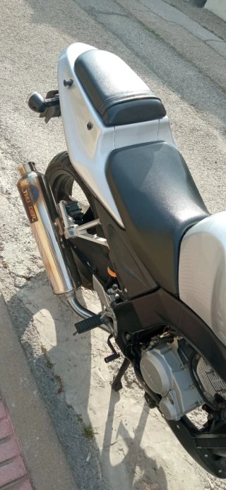 Moto 125cc Naked Manual Plata/Negra
