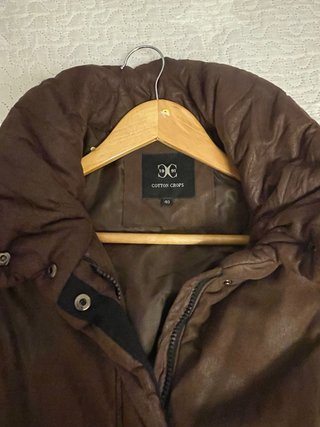 Chaquetón marrón acolchado