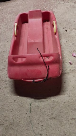 Trineo rojo para niños