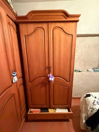 Armario de pino con cajón