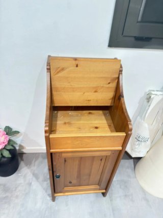 Mueble rústico de madera