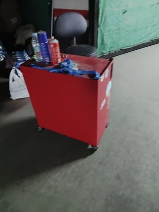 Mesa y silla taller/tienda tatuajes