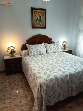 Habitación Matrimonio: Cabecero, Mesitas y Cómoda.