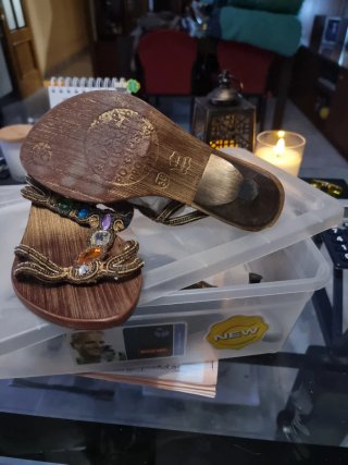 Sandalias vestir pedrería doradas