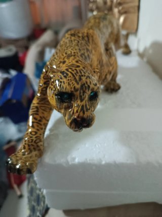 Figura Leopardo Ataque Decorativa. Mide 40cm largo